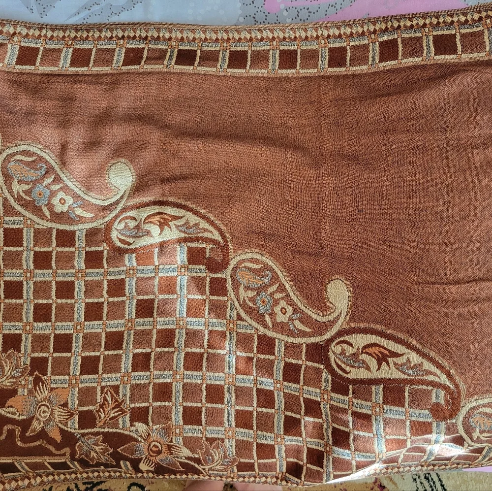 NWT Elegant Brown and Tan Patterned Shawl.
